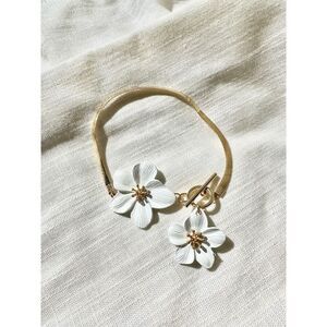 Double white flower bracelet /anklet